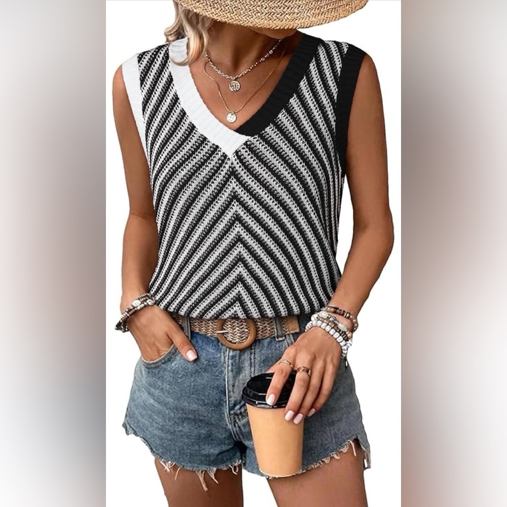 Black and White Chevron V Neck Knit Top/Vest NWOT